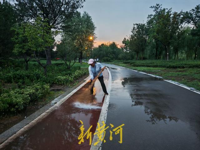 华山景区保, 赛前下雨的, tenan
