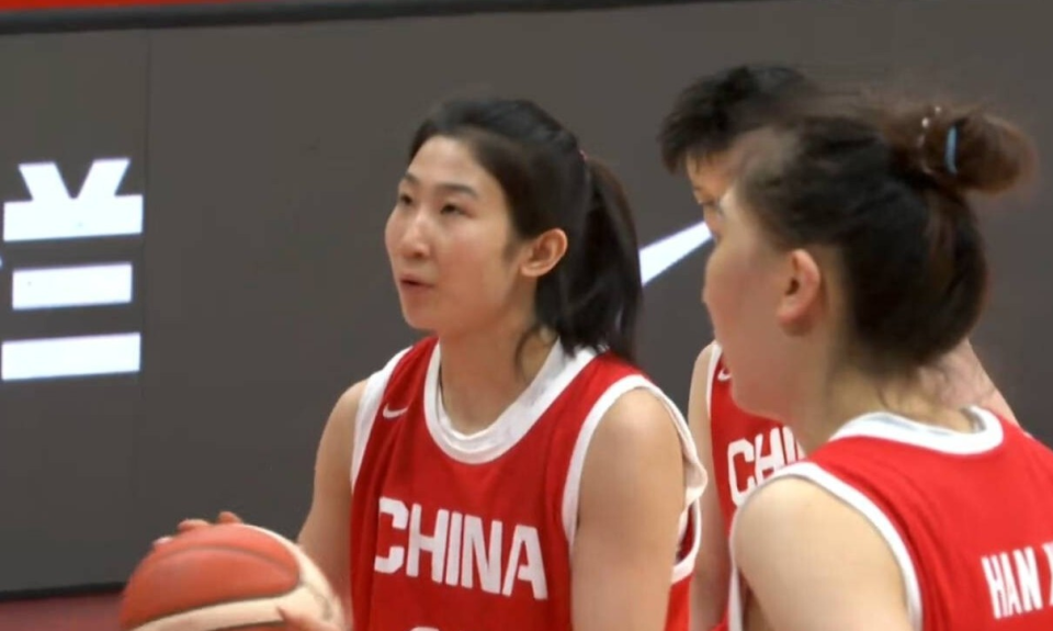 两记关键三, 杨舒予接应 两记关键三, 杨舒予接应